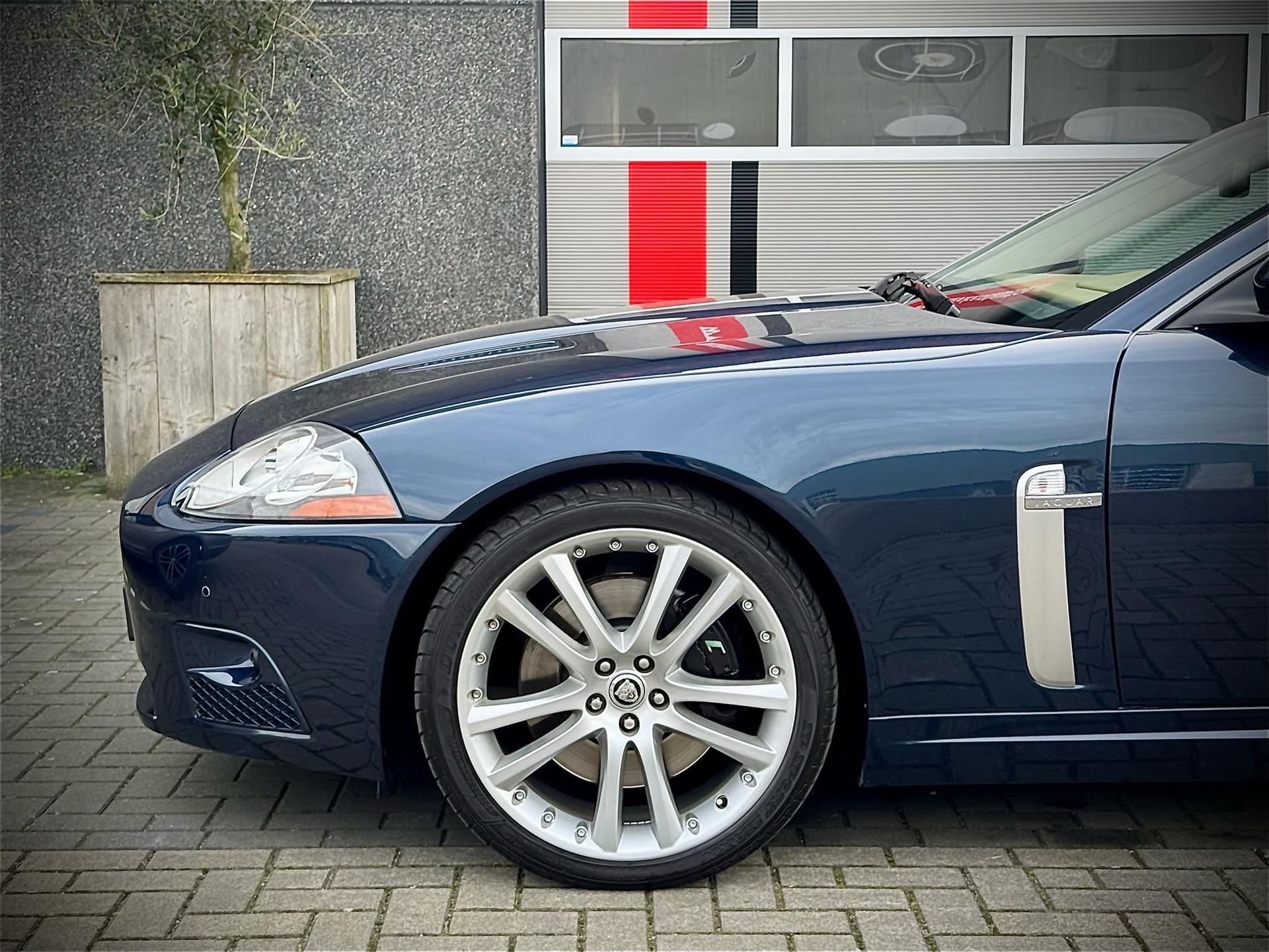 42989307-5.jpg