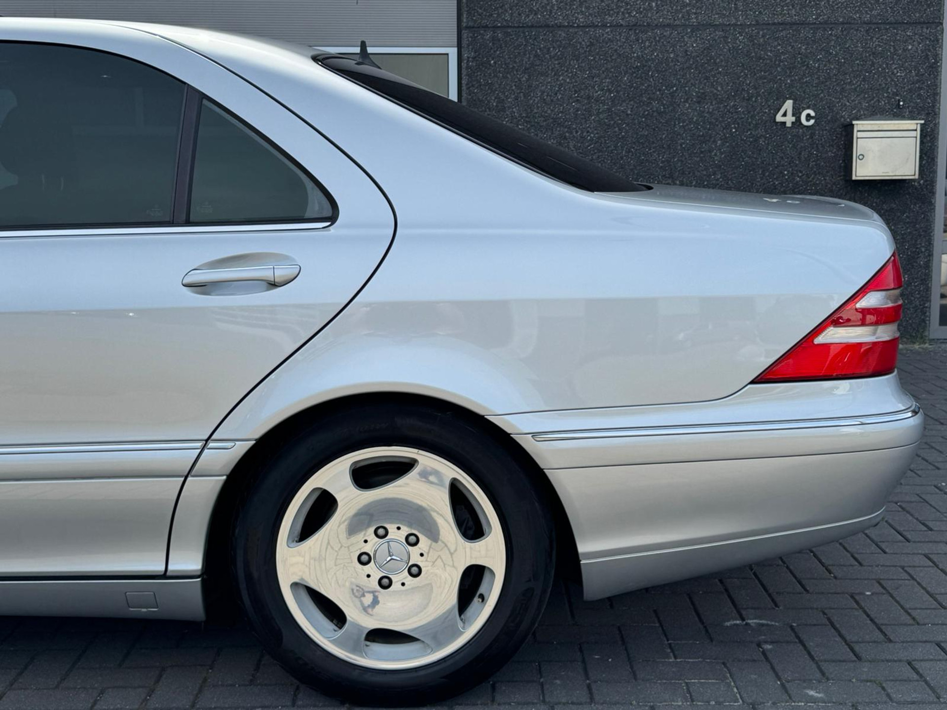 44649823-9.jpg