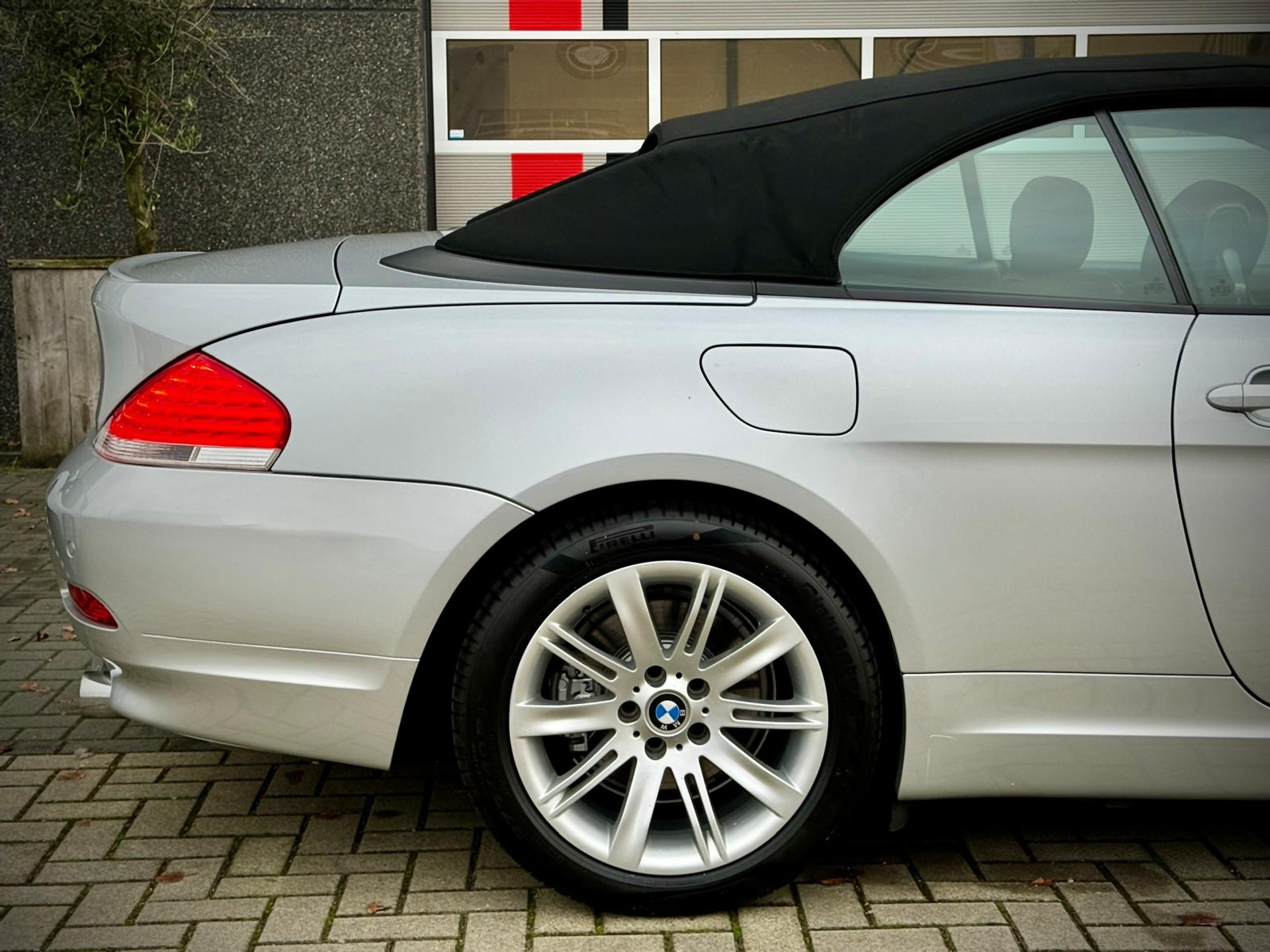 45163495-6.jpg