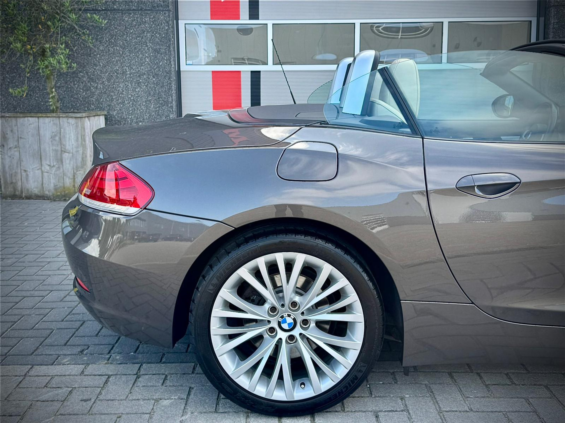 45872748-3.jpg