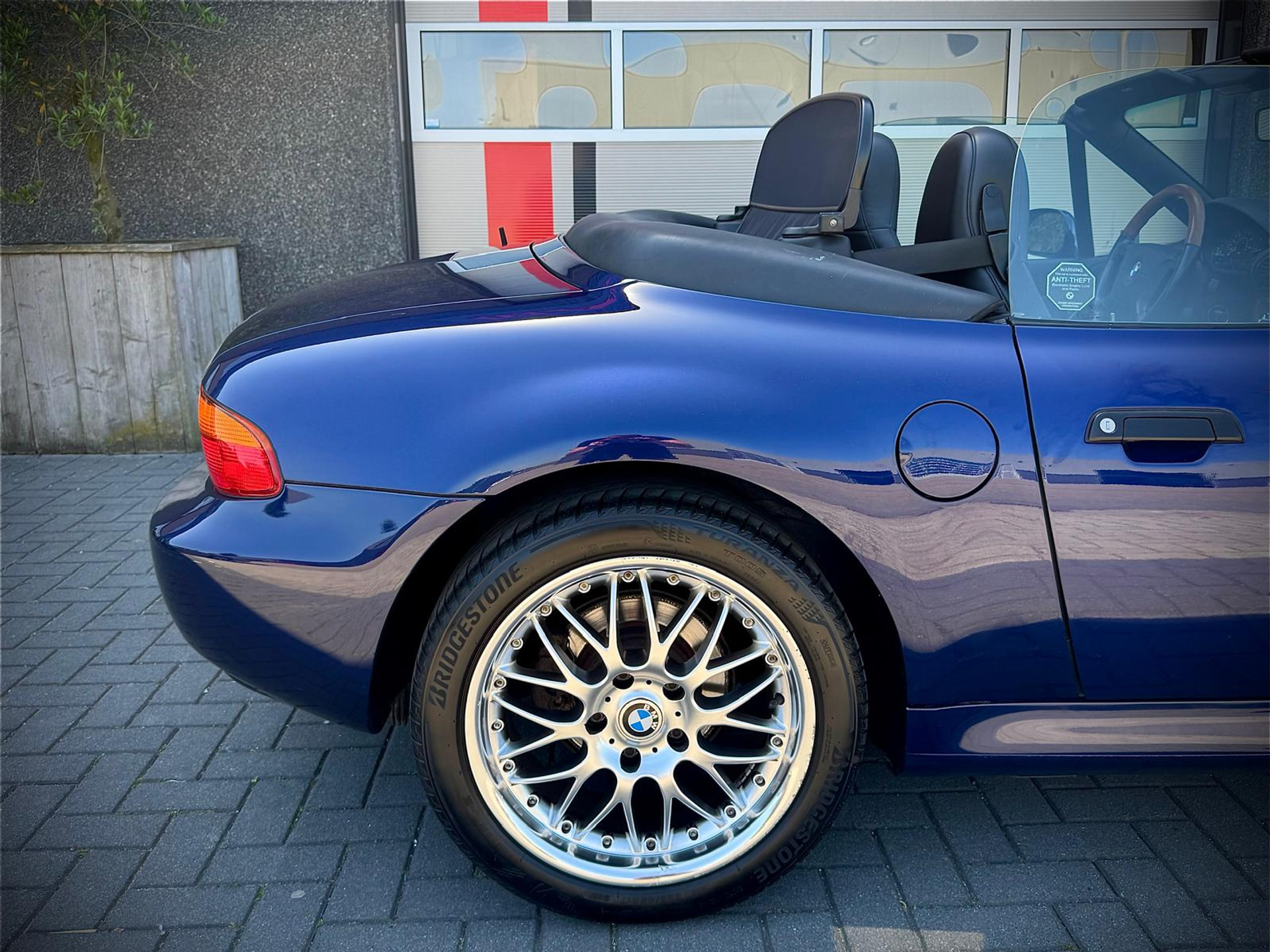 45930240-7.jpg