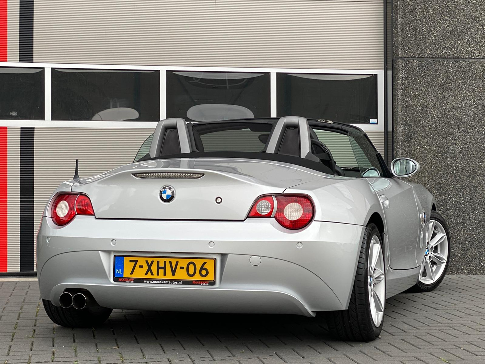 46279062-3.jpg