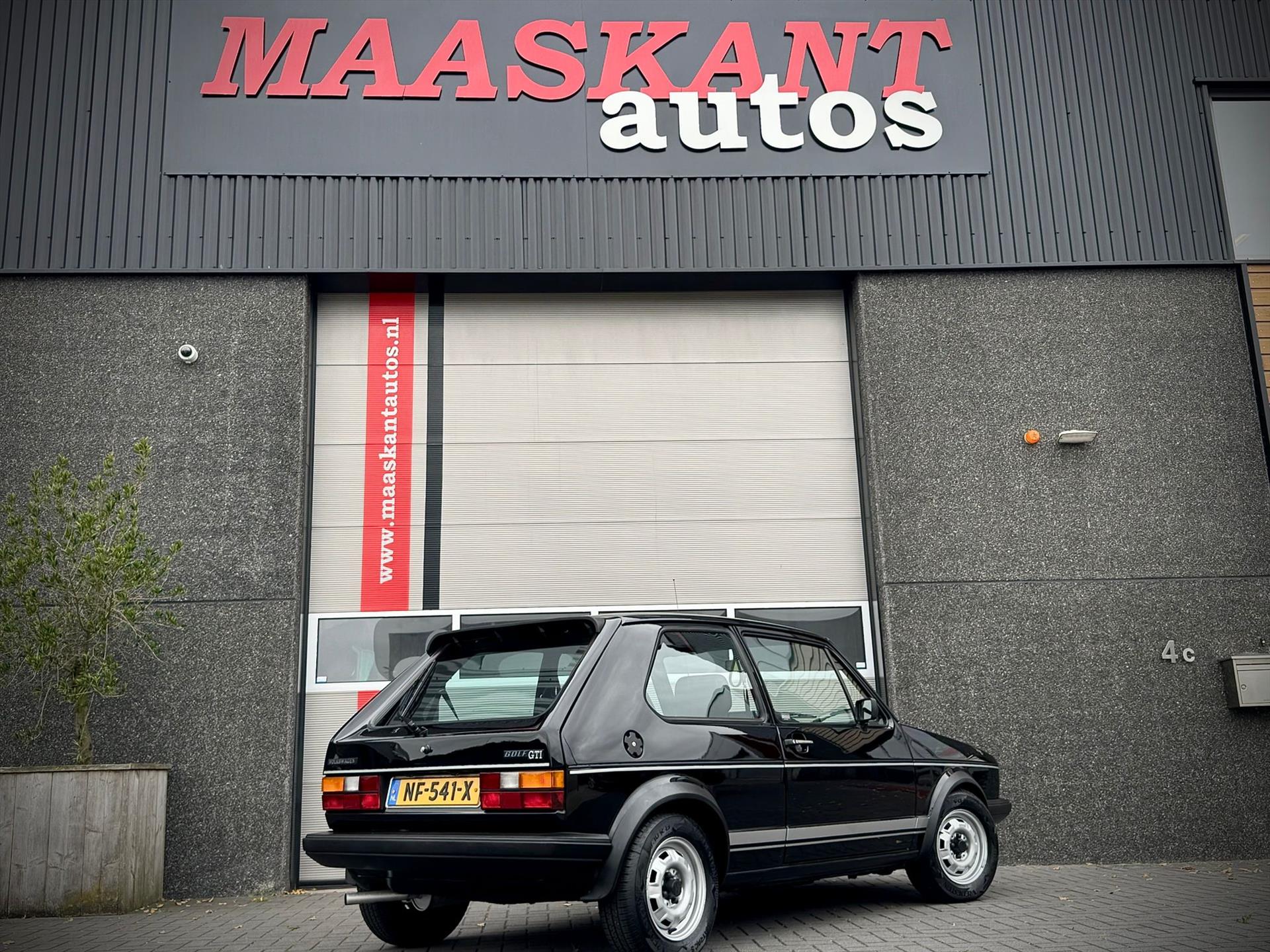 47989034-2.jpg
