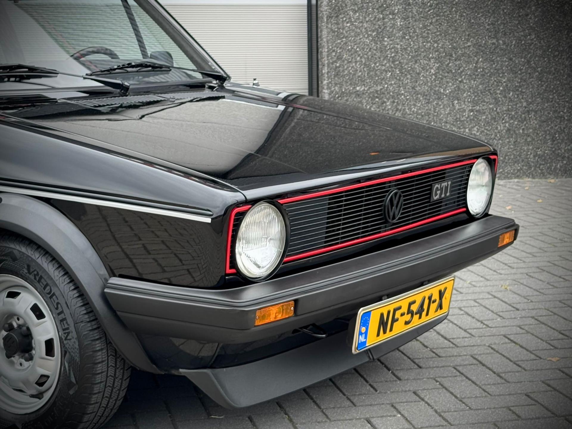 47989034-9.jpg