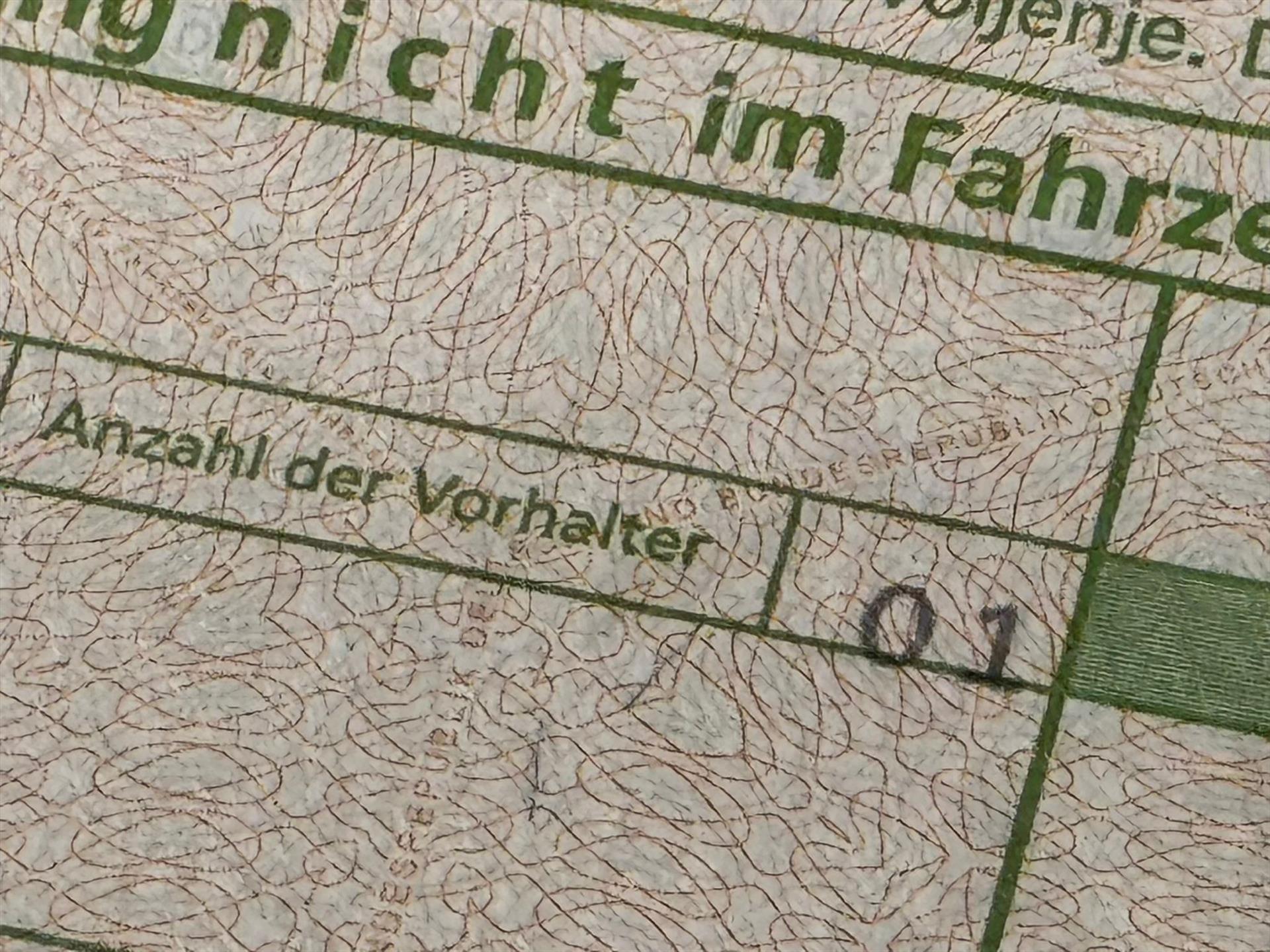 48198381-2.jpg