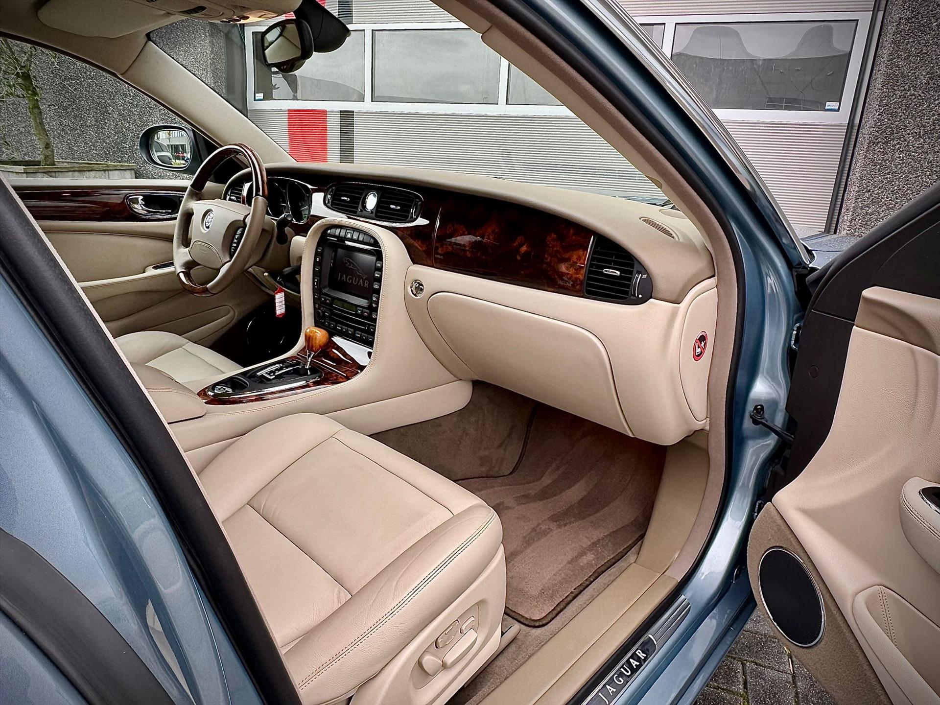48491564-18.jpg