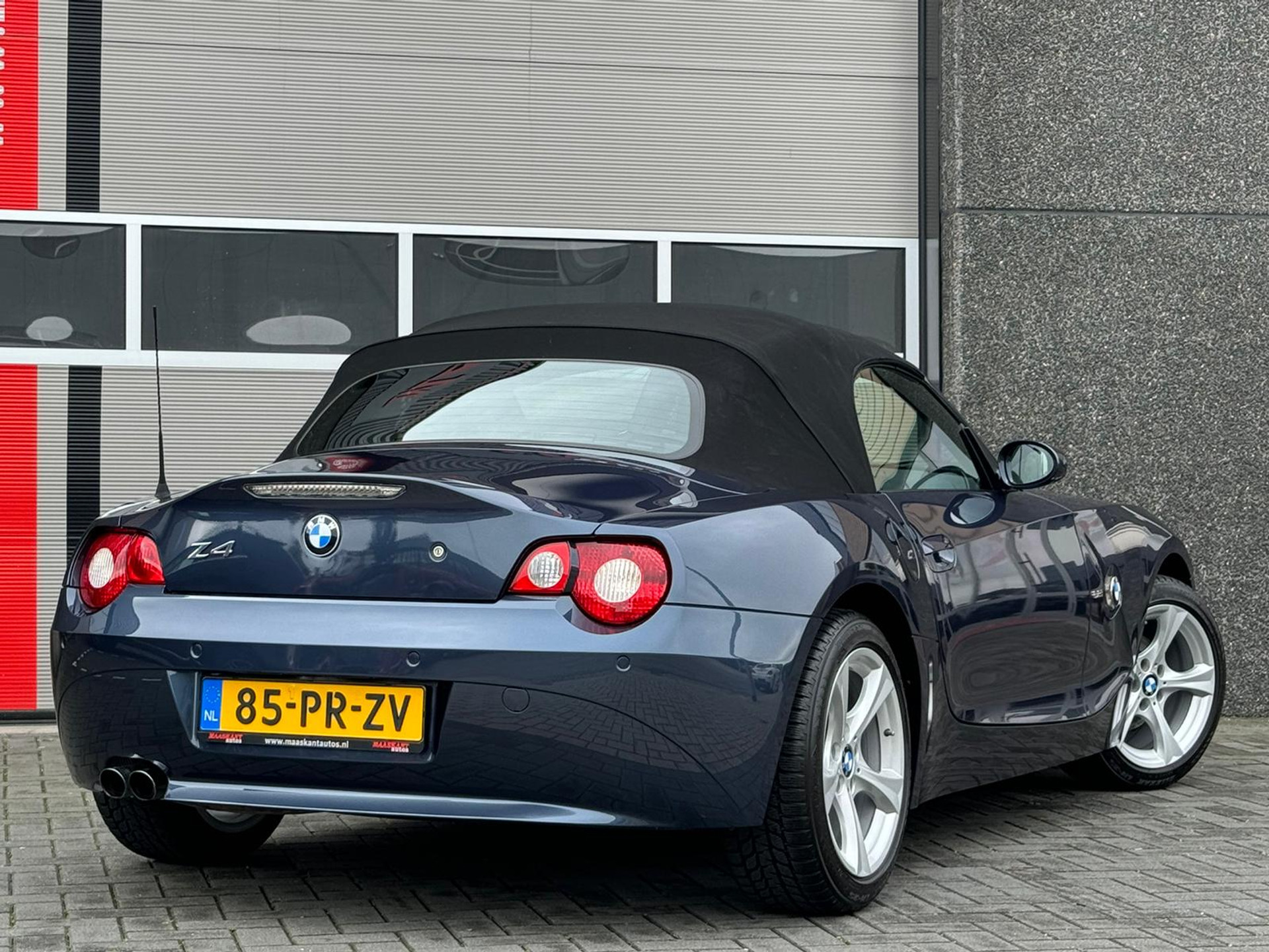 48509651-2.jpg