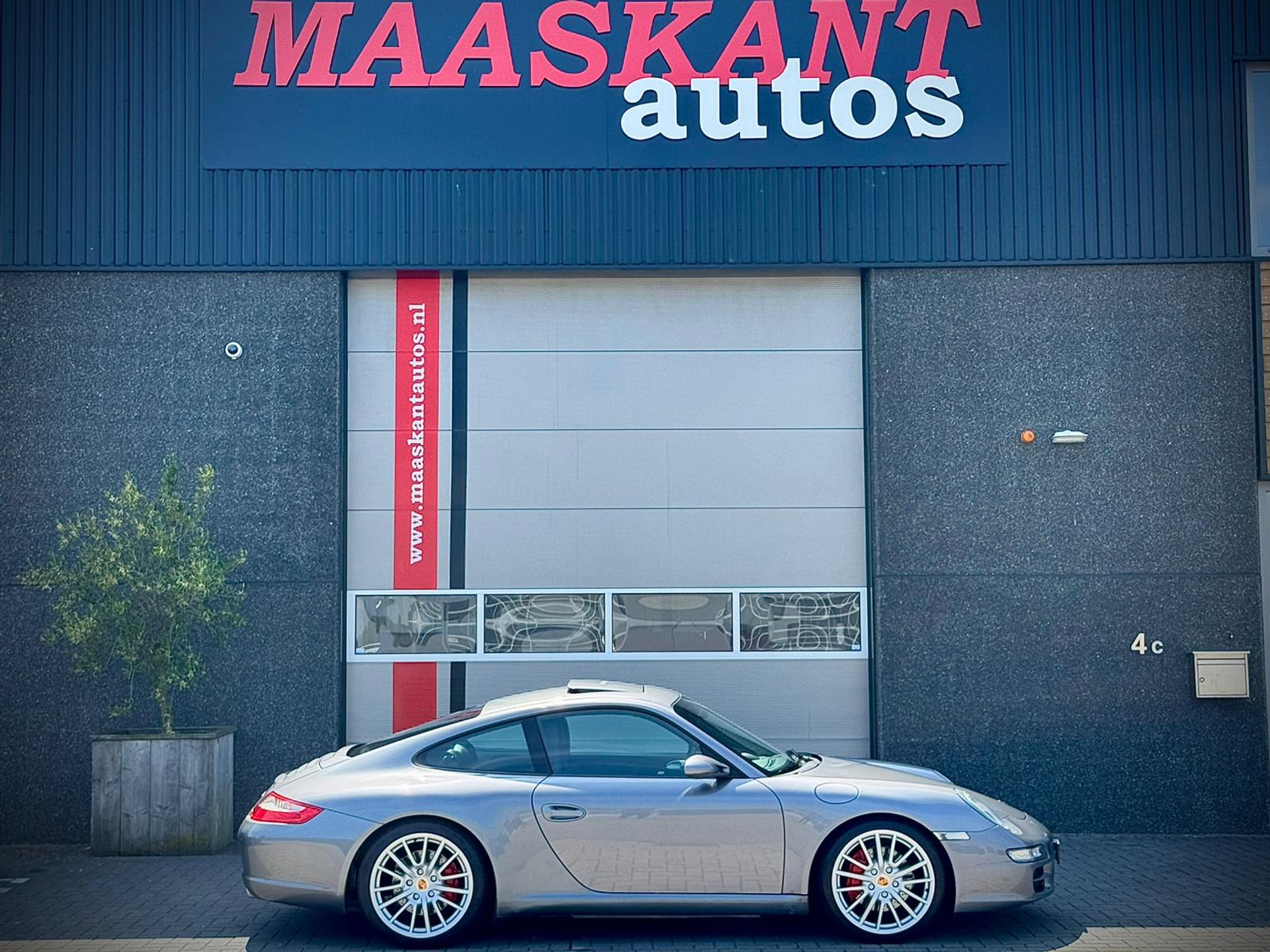 53715900
